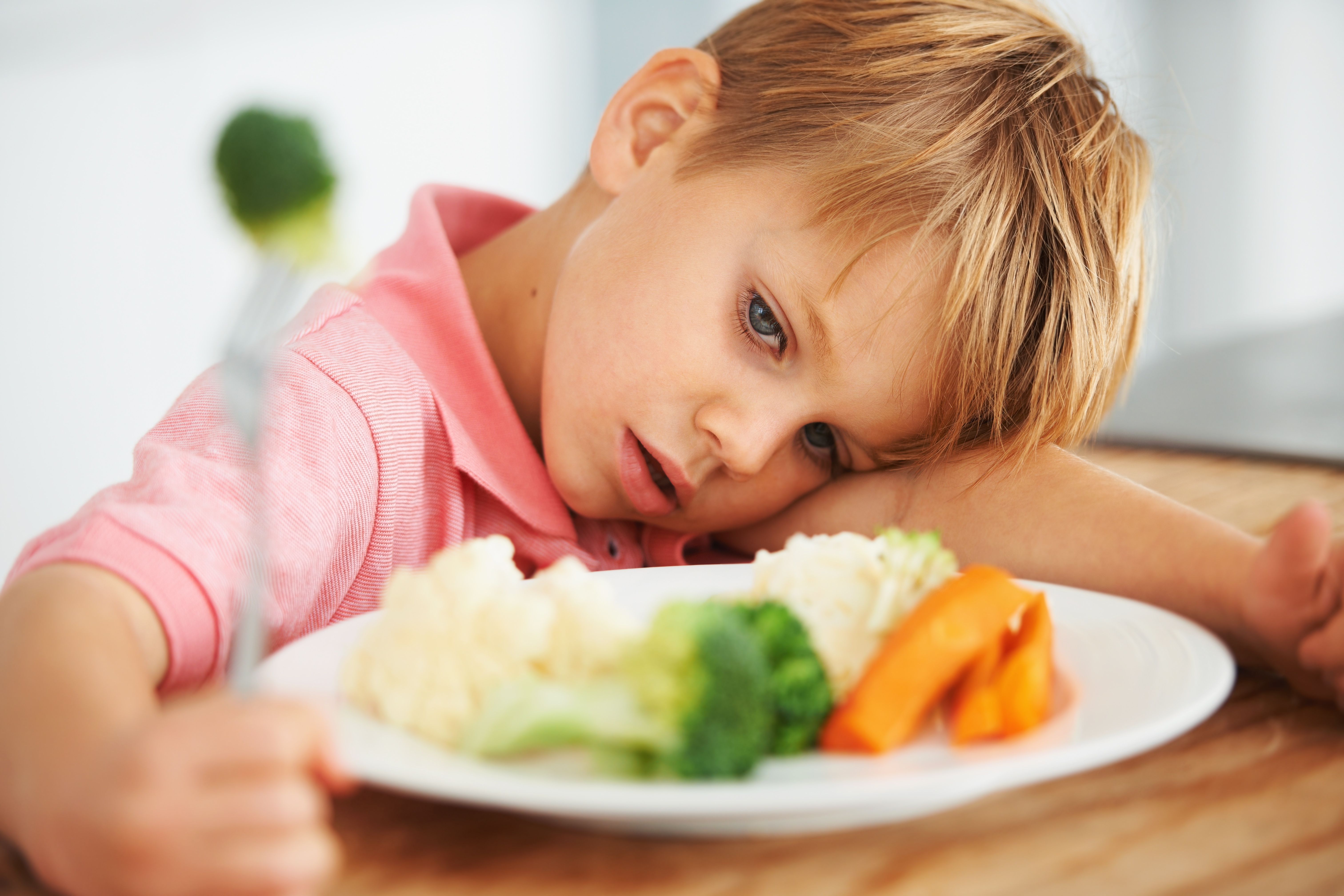 Совсем нет аппетита. Еда для детей. Диетотерапия у детей. Ребенок ест. Малыш ёда.